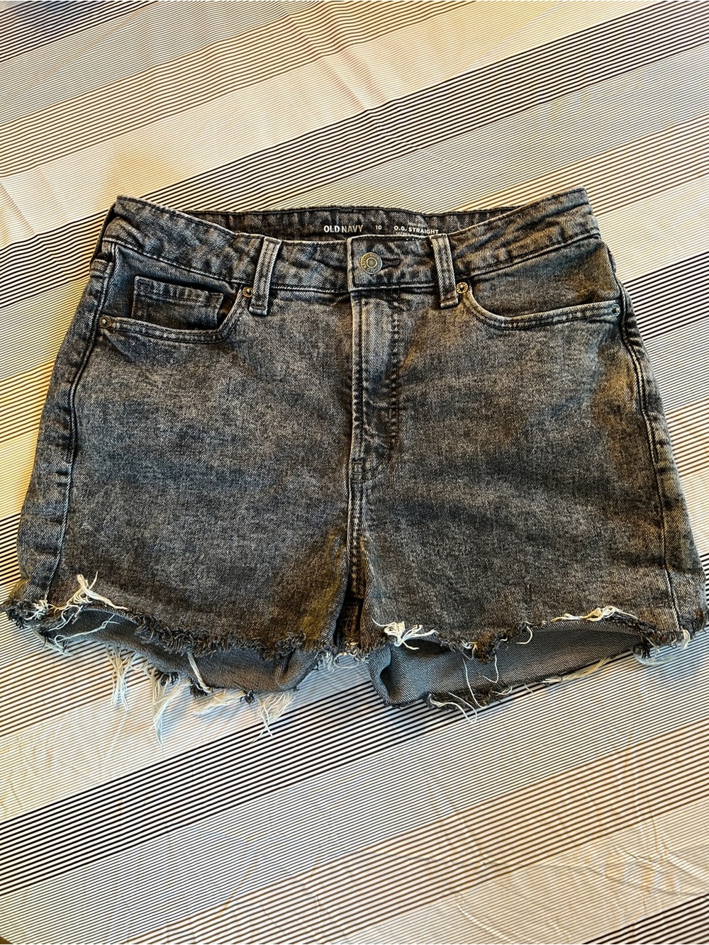 Old Navy Women's Washed Black Denim Cutoff Shorts - high rise - size 10